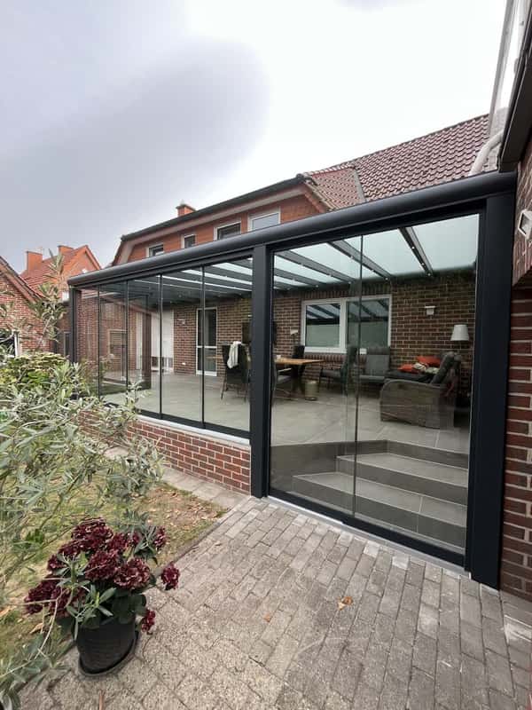 Kaltwintergarten mit Glasschiebewänden
