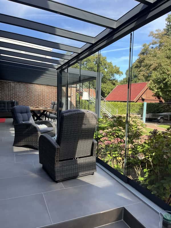 Kaltwintergarten mit Glasschiebewänden
